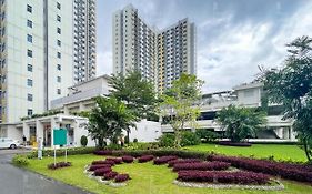RedLiving Apartemen Springlake Summarecon - Kamarku Tower Azolla